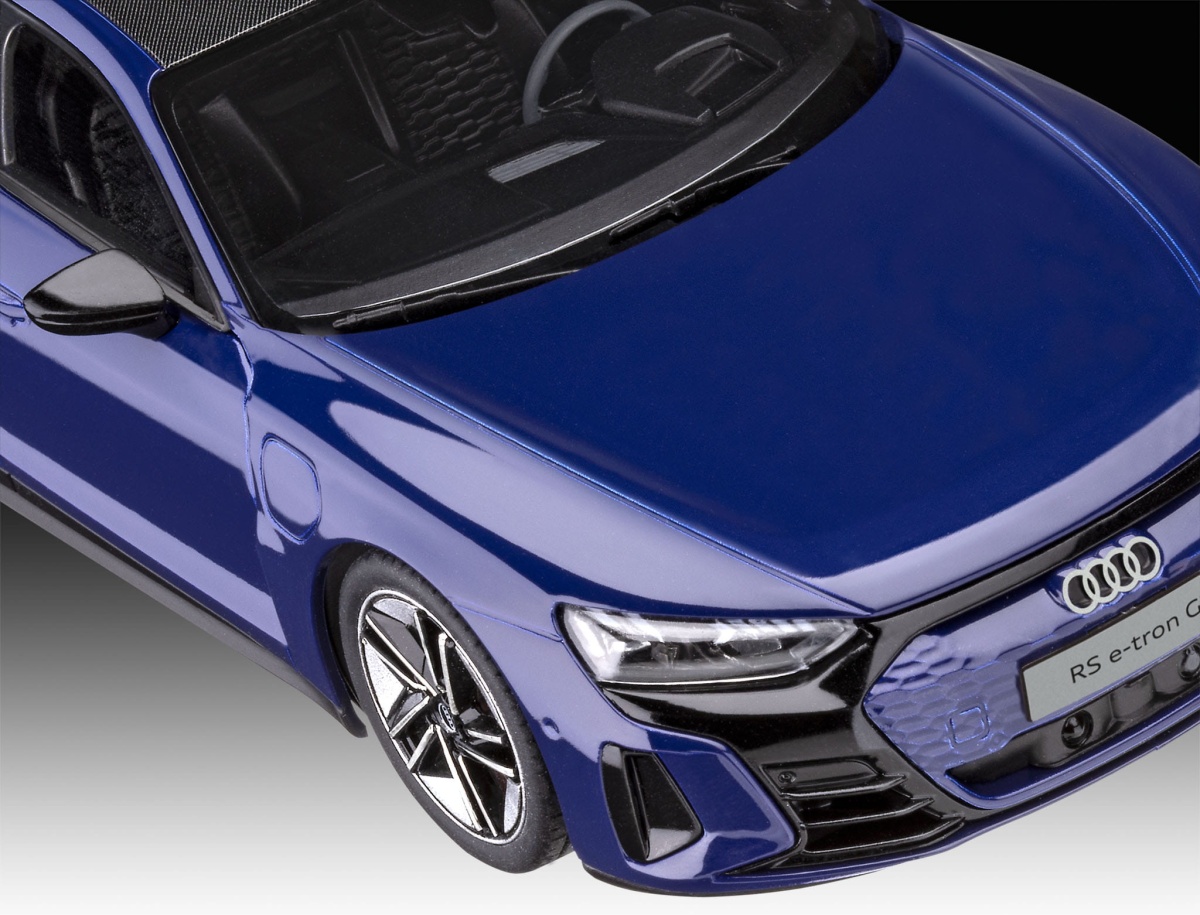 Zdjęcie dodatkowe produktu Audi e-tron GT (easy-click) 1:24 Revell 67698 (z pędzlem i farbami)