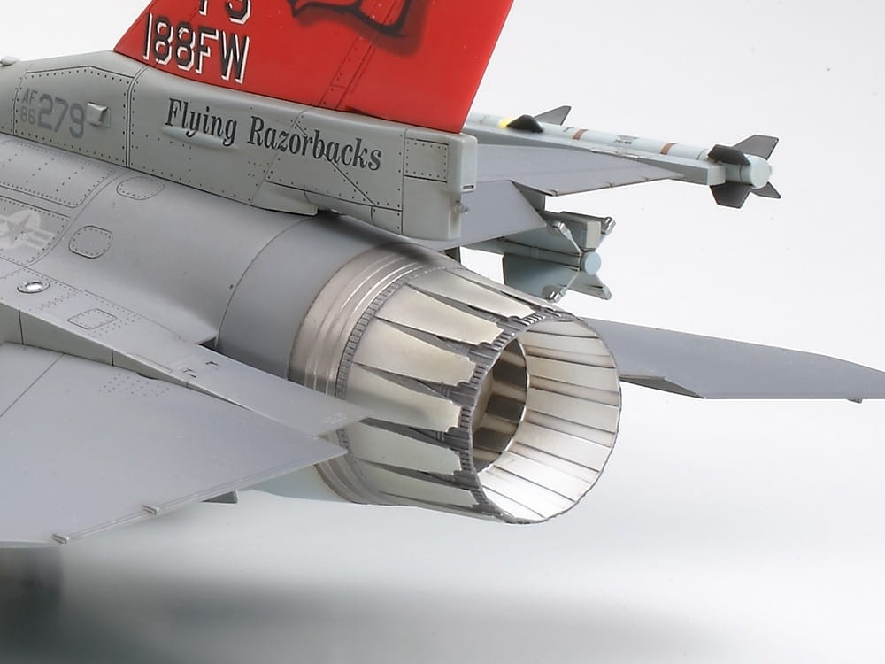 Zdjęcie dodatkowe produktu F-16C (Block 25/32) Fighting Falcon ANG 1:48 Tamiya 61101