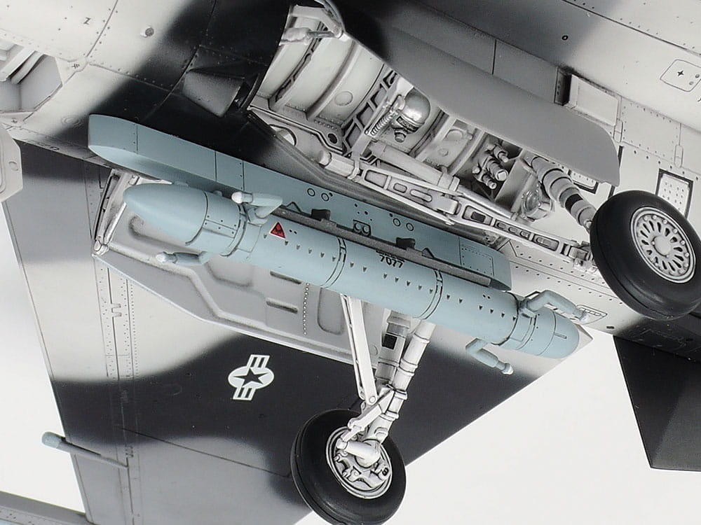 Zdjęcie dodatkowe produktu F-16C/N Aggressor/Adversary 1:48 Tamiya 61106