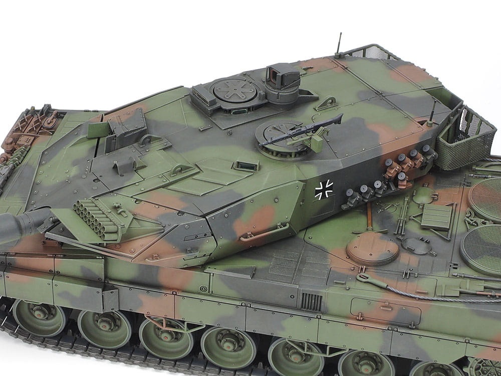 Zdjęcie dodatkowe produktu Leopard 2 A6 Main Battle Tank 1:35 Tamiya 35271