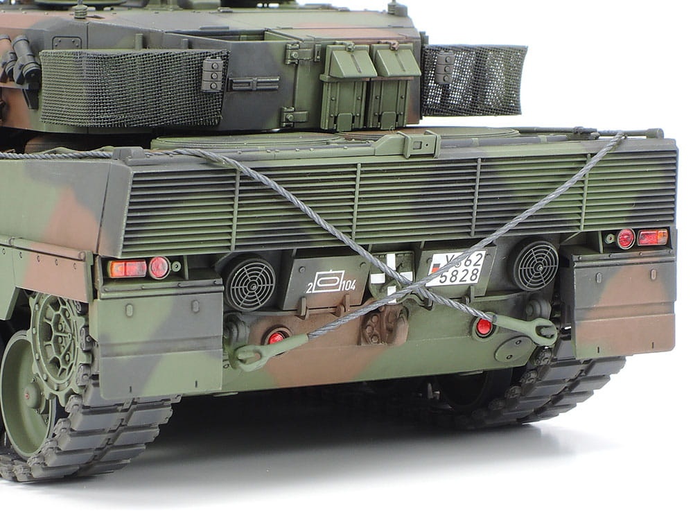 Zdjęcie dodatkowe produktu Leopard 2 A6 Main Battle Tank 1:35 Tamiya 35271