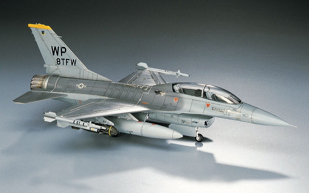 Zdjęcie dodatkowe produktu F-16B PLUS Fighting Falcon 1:72 Hasegawa D14