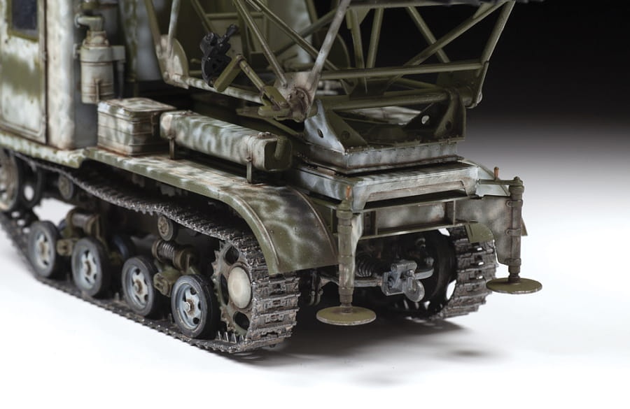 Zdjęcie dodatkowe produktu STZ-5 tractor with BM-13 KATYUSHA 1:35 Zvezda 3700