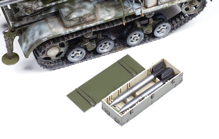 Zdjęcie dodatkowe produktu STZ-5 tractor with BM-13 KATYUSHA 1:35 Zvezda 3700