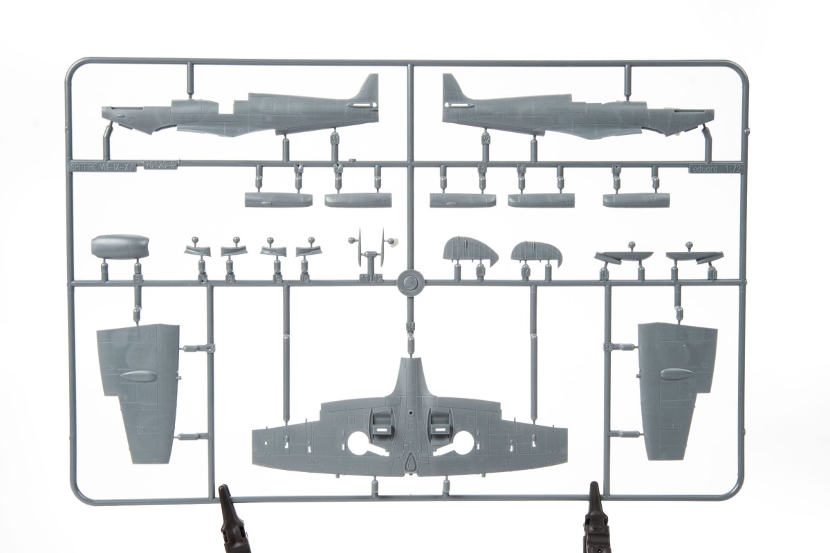 Zdjęcie dodatkowe produktu Spitfire F Mk. IX 1:72 Eduard 70122