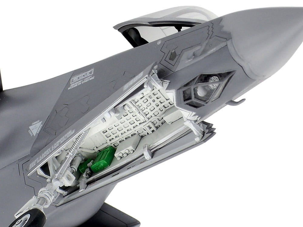Zdjęcie dodatkowe produktu Lockheed Martin F-35A Lightning II 1:72 Tamiya 60792