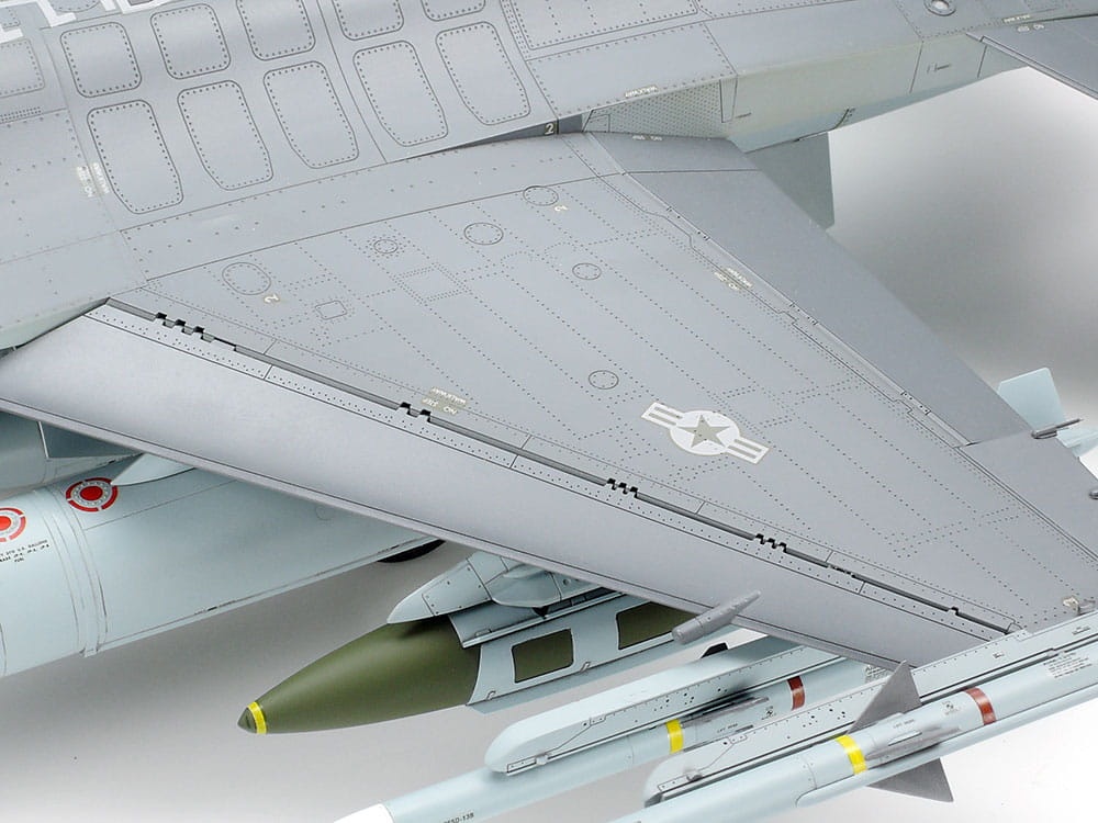 Zdjęcie dodatkowe produktu F-16CJ Fighting Falcon 1:32 Tamiya 60315