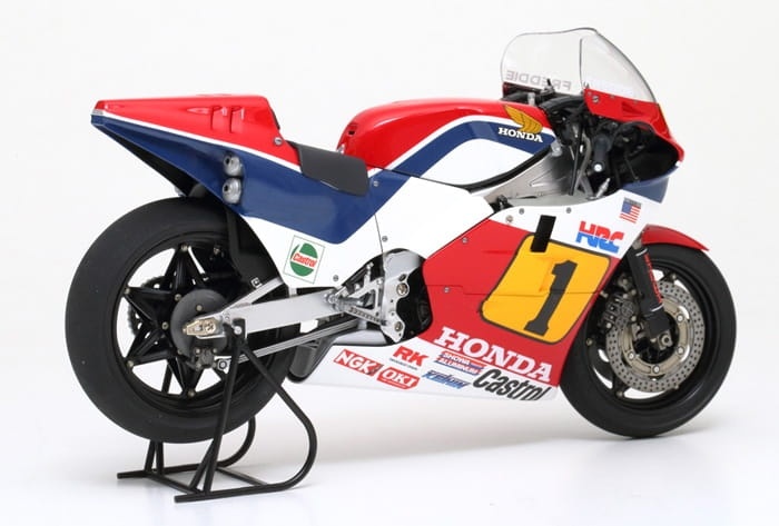Zdjęcie dodatkowe produktu Honda NSR500 '84 1:12 Tamiya 14121