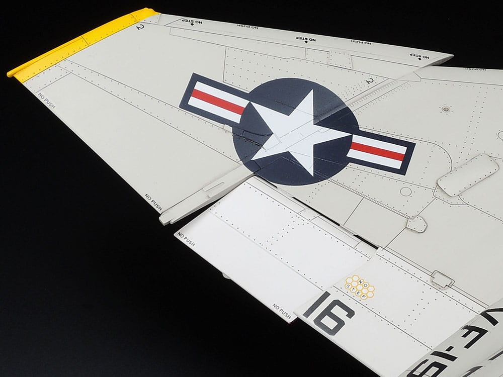 Zdjęcie dodatkowe produktu McDonnell Douglas F-4J Phantom II 1:32 Tamiya 60306