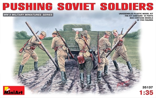 Pushing Soviet Soldiers 1:35 MiniArt 35137