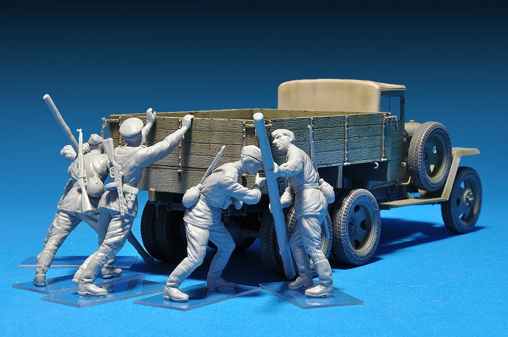 Zdjęcie dodatkowe produktu Pushing Soviet Soldiers 1:35 MiniArt 35137