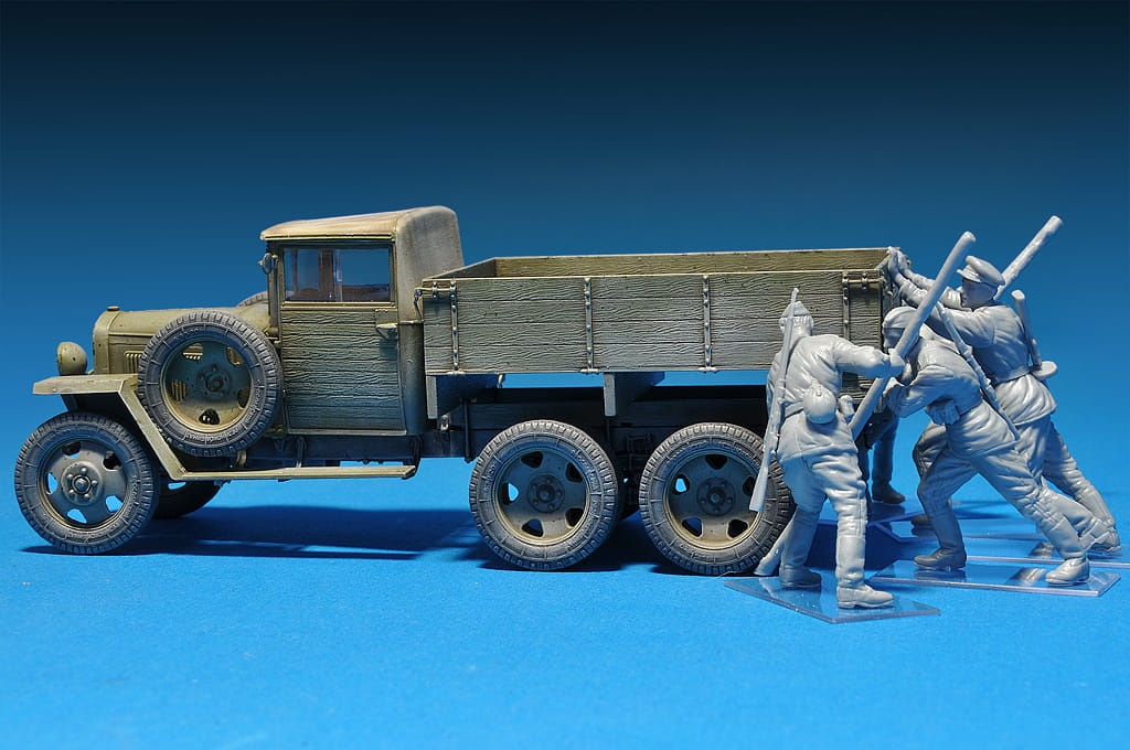 Zdjęcie dodatkowe produktu Pushing Soviet Soldiers 1:35 MiniArt 35137