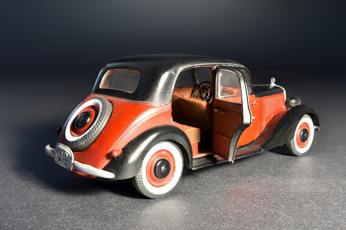 Zdjęcie dodatkowe produktu German Passenger Car Typ 170v Saloon 4 Doors 1:35 MiniArt 38008