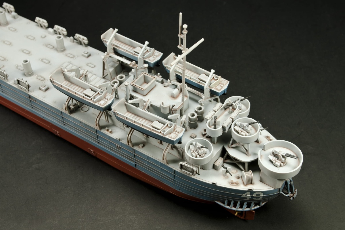Zdjęcie dodatkowe produktu US Navy Type 2 LSTS LST-1 Class - Landing Ship Tank 1:350 AFV Club SE73515