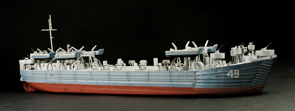 Zdjęcie dodatkowe produktu US Navy Type 2 LSTS LST-1 Class - Landing Ship Tank 1:350 AFV Club SE73515