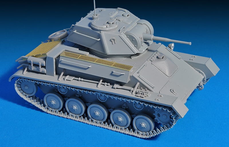 Zdjęcie dodatkowe produktu T-80 Soviet Light Tank with crew 1:35 MiniArt 35243