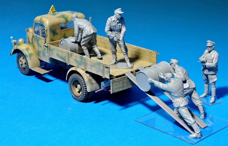 Zdjęcie dodatkowe produktu Mercedes-Benz (MB) L1500A 4X4 Cargo Truck 1:35 MiniArt 35150