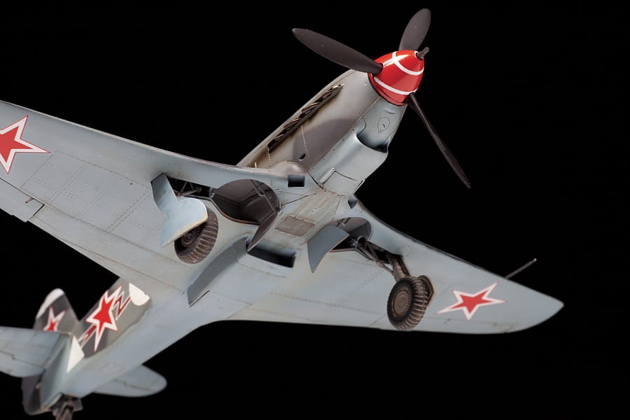 Zdjęcie dodatkowe produktu Yak-9T radziecki myśliwiec 1:48 Zvezda 4831