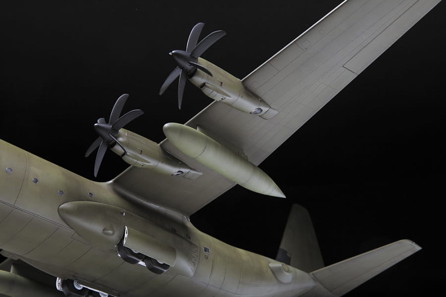 Zdjęcie dodatkowe produktu C-130J-30 amerykański samolot transportowy 1:72 Zvezda 7324