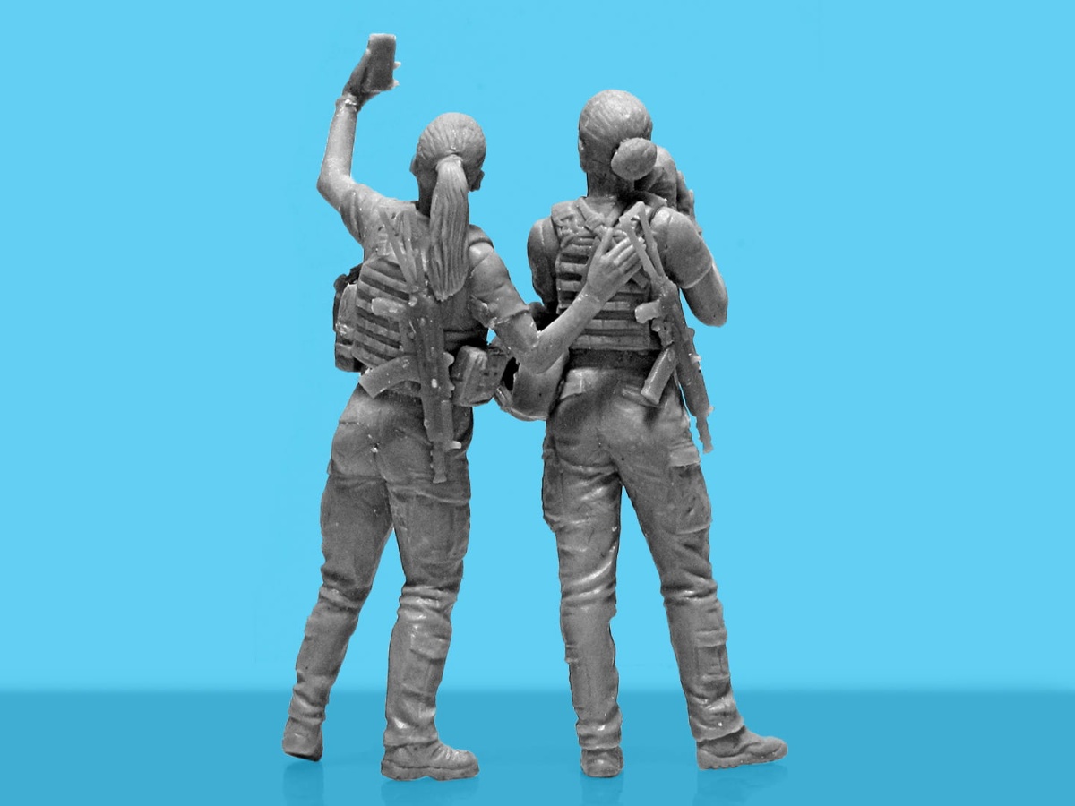 Zdjęcie dodatkowe produktu War has no gender (female service of Ukraine Armed Forces) 1:35 ICM 35755