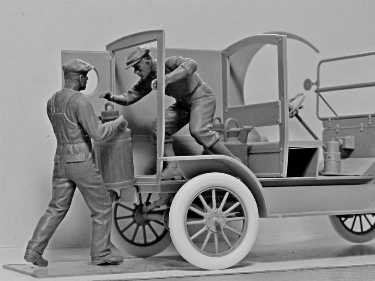 Zdjęcie dodatkowe produktu Model T 1912 Delivery Car with American Gasoline Loaders 1:24 ICM 24019