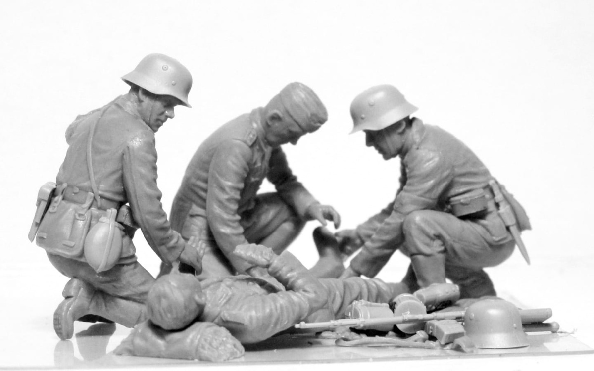 Zdjęcie dodatkowe produktu WWII German Military Medical Personnel 1:35 ICM 35620