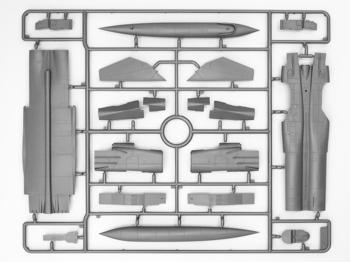 Zdjęcie dodatkowe produktu MiG-25 RBT 1:72 ICM 72172