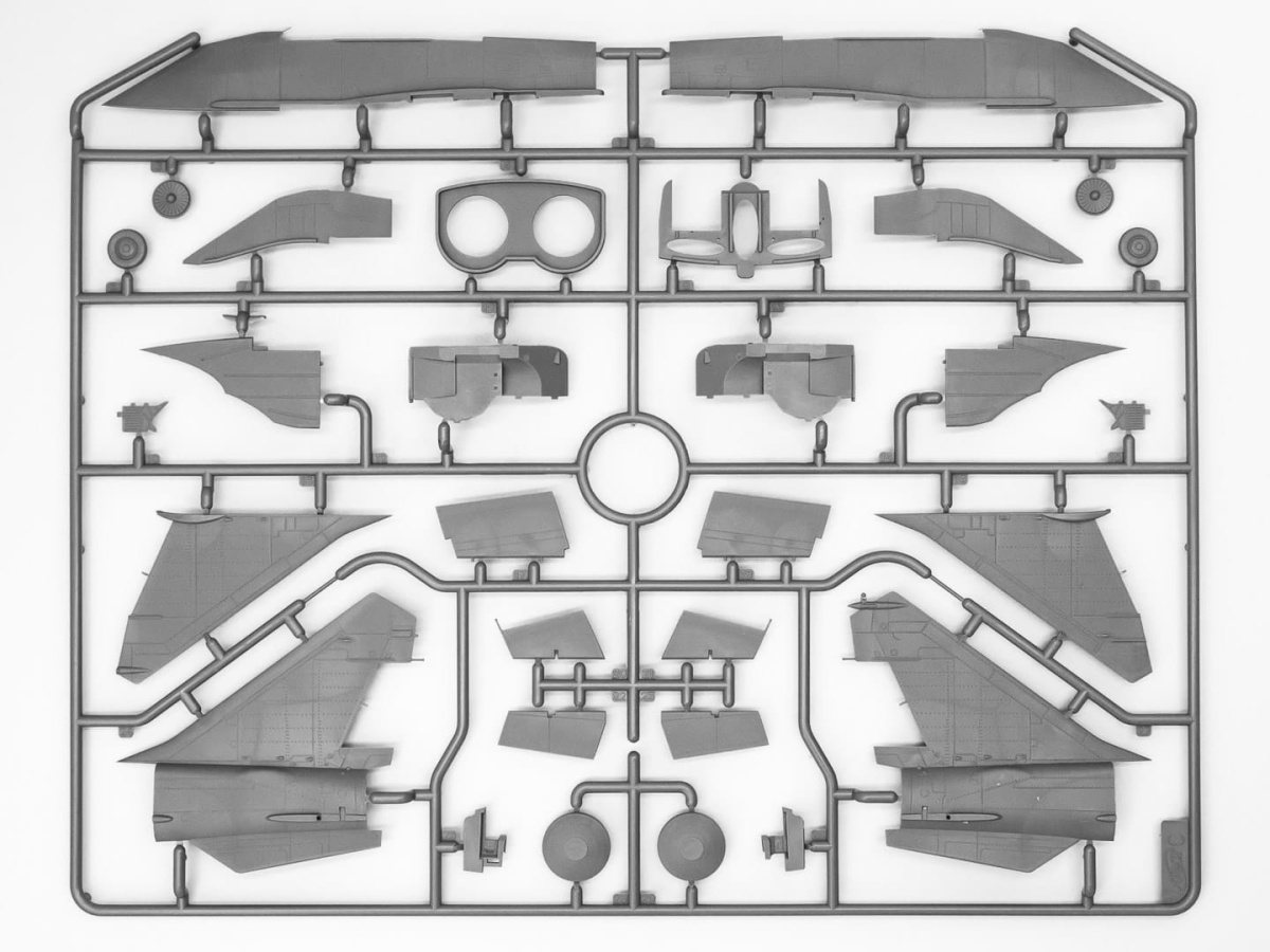 Zdjęcie dodatkowe produktu MiG-25 RBT 1:72 ICM 72172
