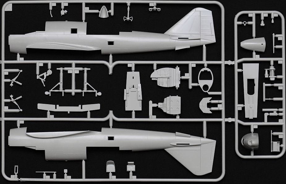 Zdjęcie dodatkowe produktu Mitsubishi Ki-46 III Type 100 and 4X4 Light Vehicle Kurogane Set 1:48 Tamiya 25217