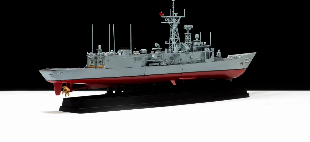 Zdjęcie dodatkowe produktu Fregata klasy Rocn Cheng Kung z Hsiung Feng II/III 1:700 AFV Club SE00702