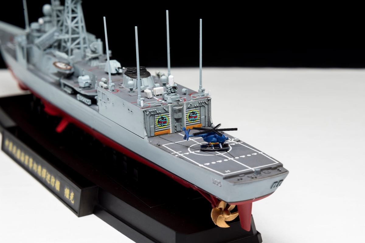Zdjęcie dodatkowe produktu Fregata klasy Rocn Cheng Kung z Hsiung Feng II/III 1:700 AFV Club SE00702