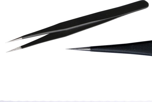 Wide tweezers with a sharp tip Fine Art FA512