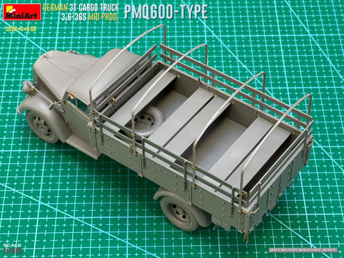 Zdjęcie dodatkowe produktu Niemiecka Ciężarówka 3t Cargo Truck 3,6-36s Mid Prod. Typ Pmq600 1:35 MiniArt 35449