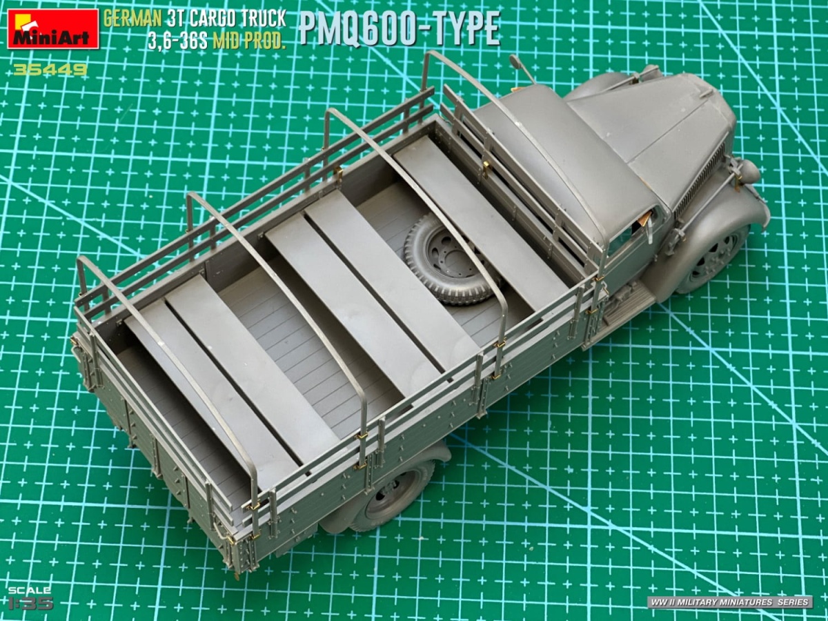Zdjęcie dodatkowe produktu Niemiecka Ciężarówka 3t Cargo Truck 3,6-36s Mid Prod. Typ Pmq600 1:35 MiniArt 35449