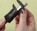Zdjęcie dodatkowe produktu Plastikowa suwmiarka cyfrowa LCD Modelcraft (100 mm) Shesto PGA1001