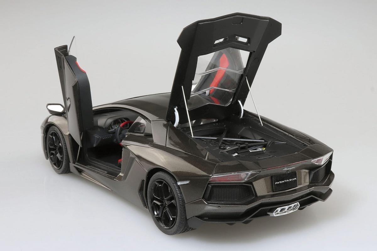 Zdjęcie dodatkowe produktu Lamborghini Aventador LP700-4 1:24 Aoshima 058640