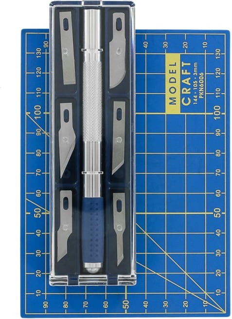 Zdjęcie główne produktu Zestaw skalpel i 6 noży oraz mata do cięcia A6 Modelcraft Shesto PKN2008