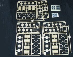 Zdjęcie dodatkowe produktu WWII Węgierskie kanistry 20L i zestaw beczek na paliwo 200L 1:35 Bronco AB3557