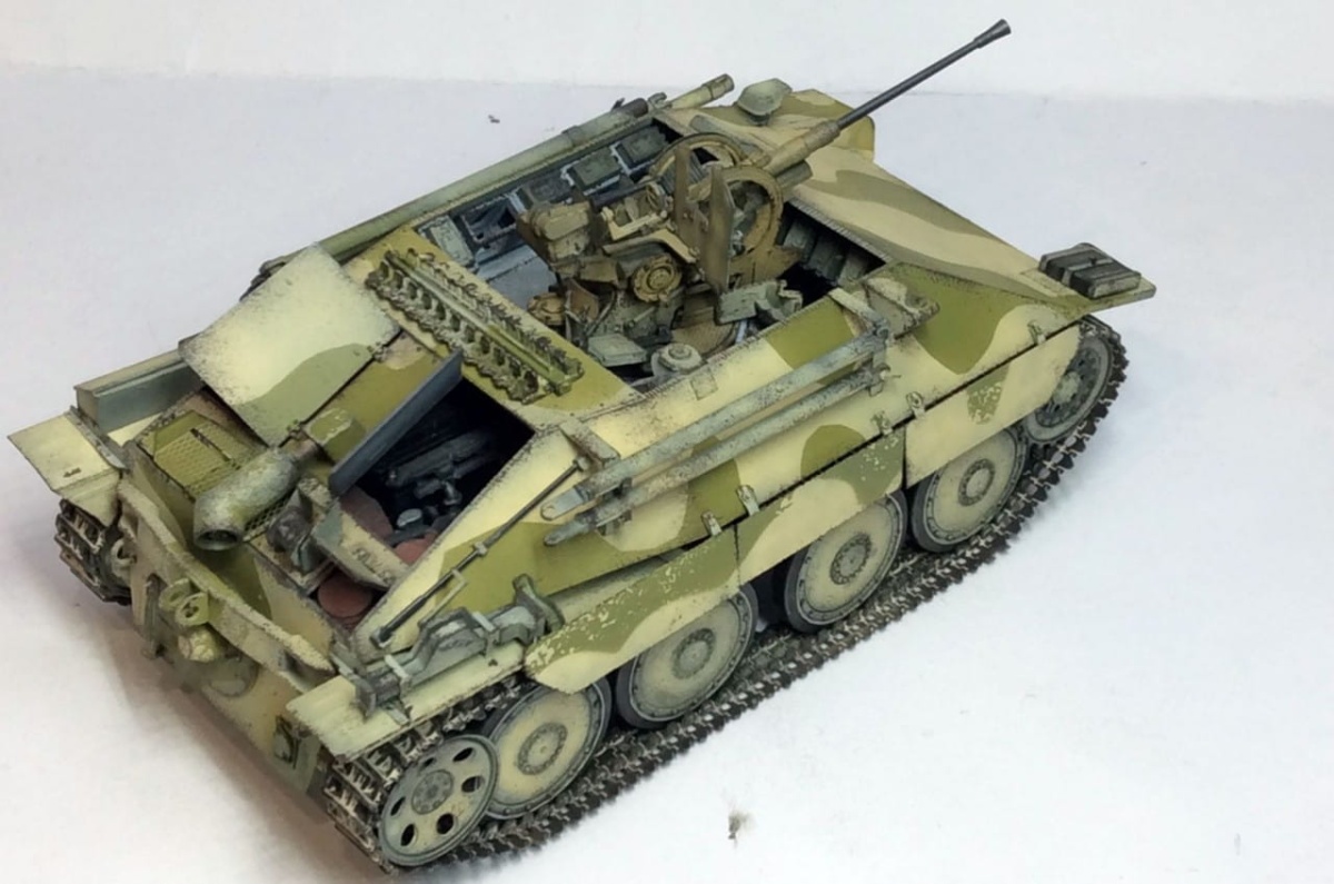 Zdjęcie dodatkowe produktu German Bergepanzer Hetzer with 2cm Flak Late 1:35 Thunder Models 35105
