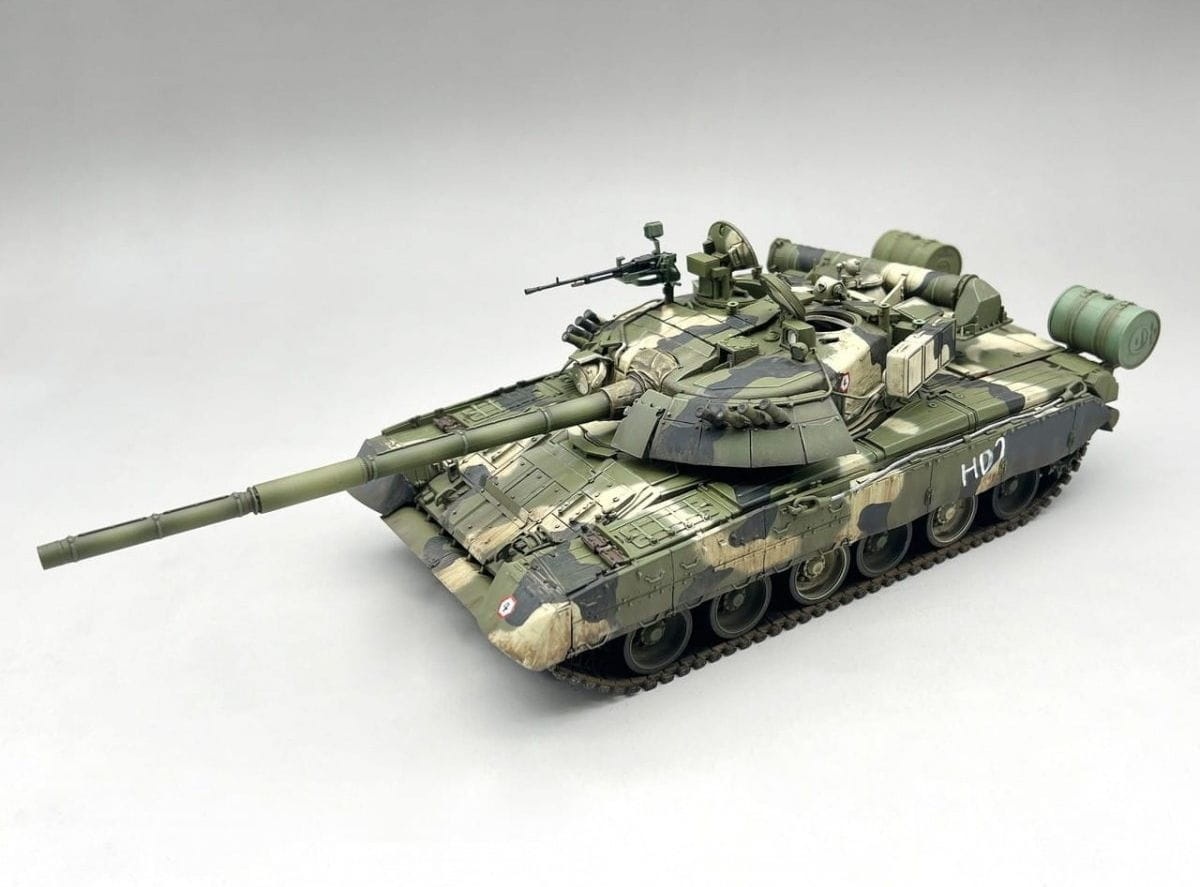Zdjęcie dodatkowe produktu T-80U Russian Main Battle Tank 1:35 Amusing Hobby 35A060