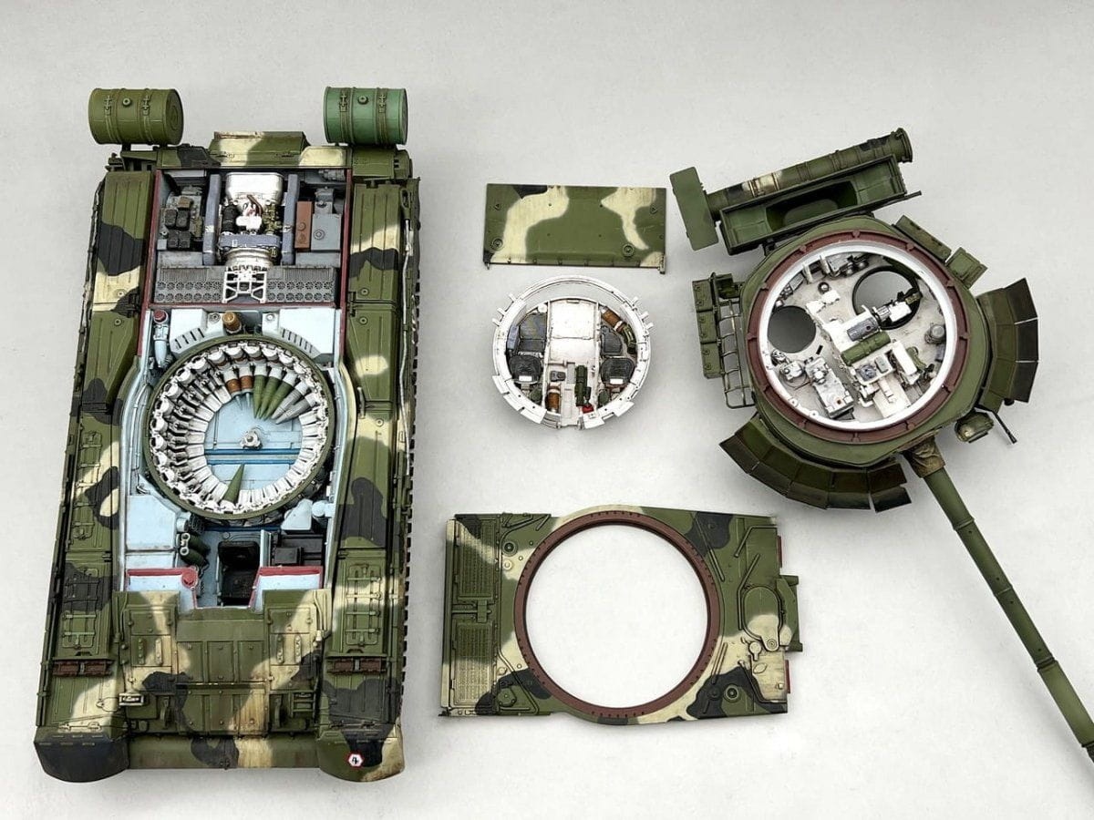 Zdjęcie dodatkowe produktu T-80U Russian Main Battle Tank 1:35 Amusing Hobby 35A060