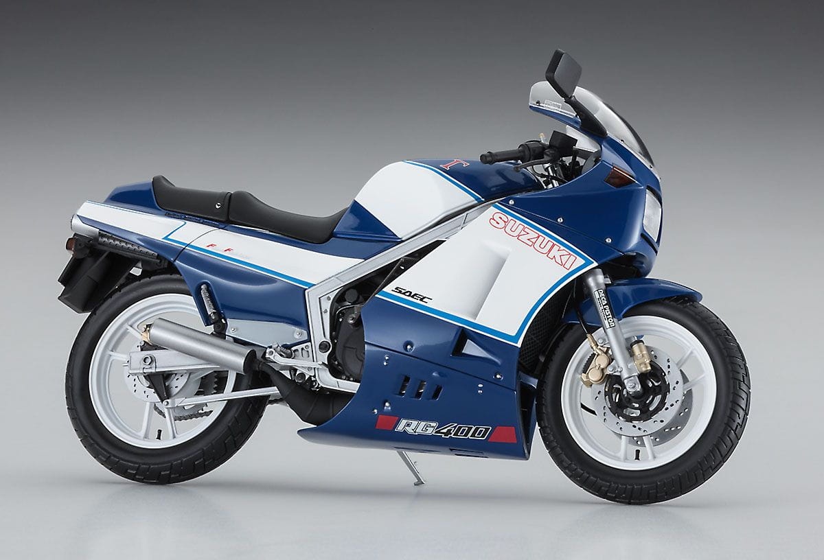Zdjęcie dodatkowe produktu Suzuki RG400 Late Version "Blue/White Color" w/Under Cowl 1:12 Hasegawa 21739
