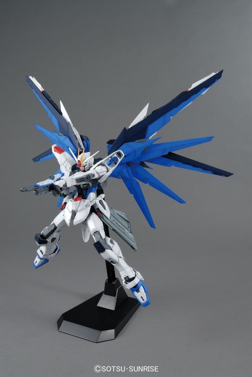 Zdjęcie dodatkowe produktu Gunpla ZGMF-X10A Freedom Gundam (Ver. 2.0) MG 1:100