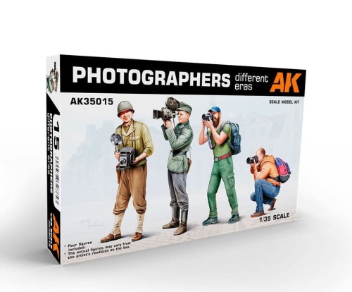 Photographers diffferent eras 1:35 AK Interactive 35015