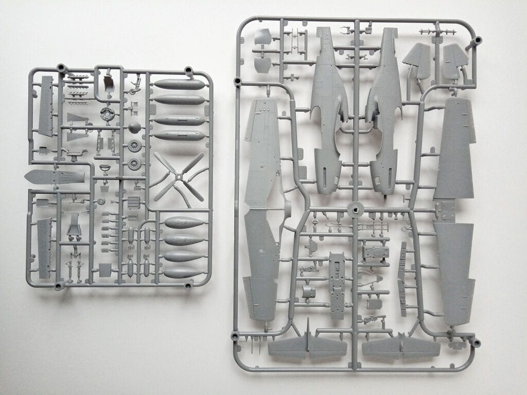 Zdjęcie dodatkowe produktu P-51B Mustang China/Burma/India 1:72 Arma Hobby 70075