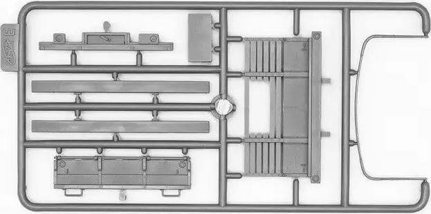 Zdjęcie dodatkowe produktu Pojazdy wojskowe USA z okresu II WŚ (G7117, Studebaker US6-U3, Studebaker US6-U5) 1:35 ICM DS3528