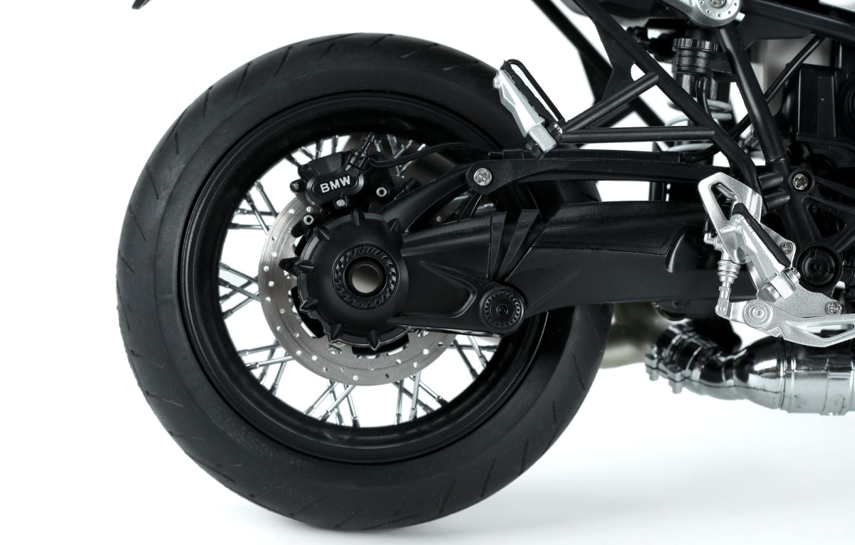 Zdjęcie dodatkowe produktu BMW R nineT Option 719 Mars Red/Cosmic Blue (Pre-colored Edition) 1:9 Meng MT003T