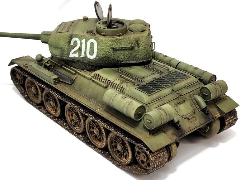 Zdjęcie dodatkowe produktu T-34/85 Ural Tank Factory No. 183 1:35 Academy 13554