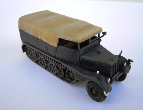 Zdjęcie dodatkowe produktu Niemiecki ciągnik półgąsienicowy Sd.Kfz.11 1:72 First To Fight PL041