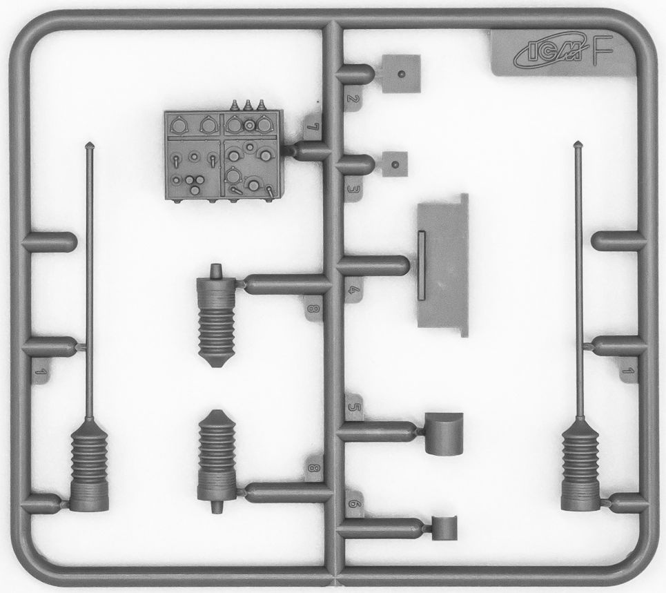 Zdjęcie dodatkowe produktu Opancerzony wóz dowodzenia Panzerspahwagen (Funk) P204(f) 1:35 ICM 35378